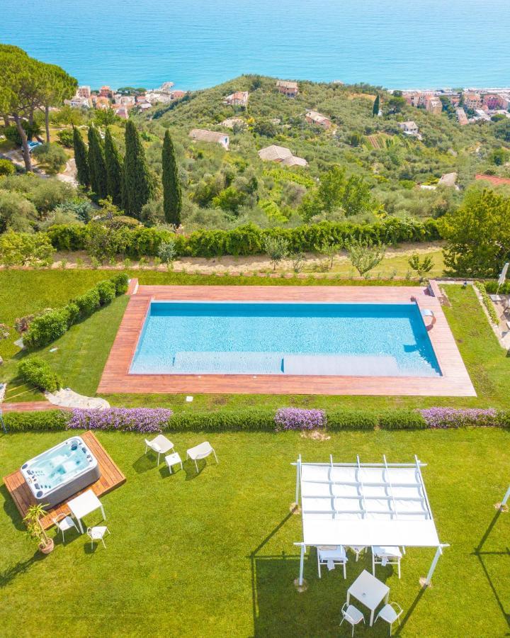 Villa Riviera Resort ラヴァーニャ エクステリア 写真